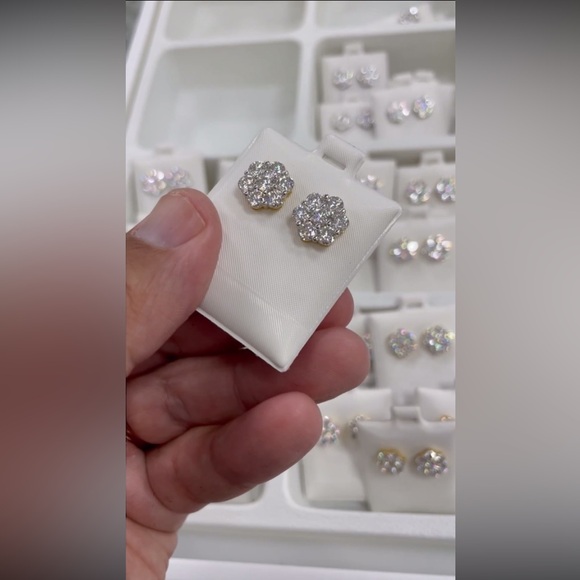NEW W/ Tags 3ct yellow gold real vvs moissanite flower earrings stud unisex
